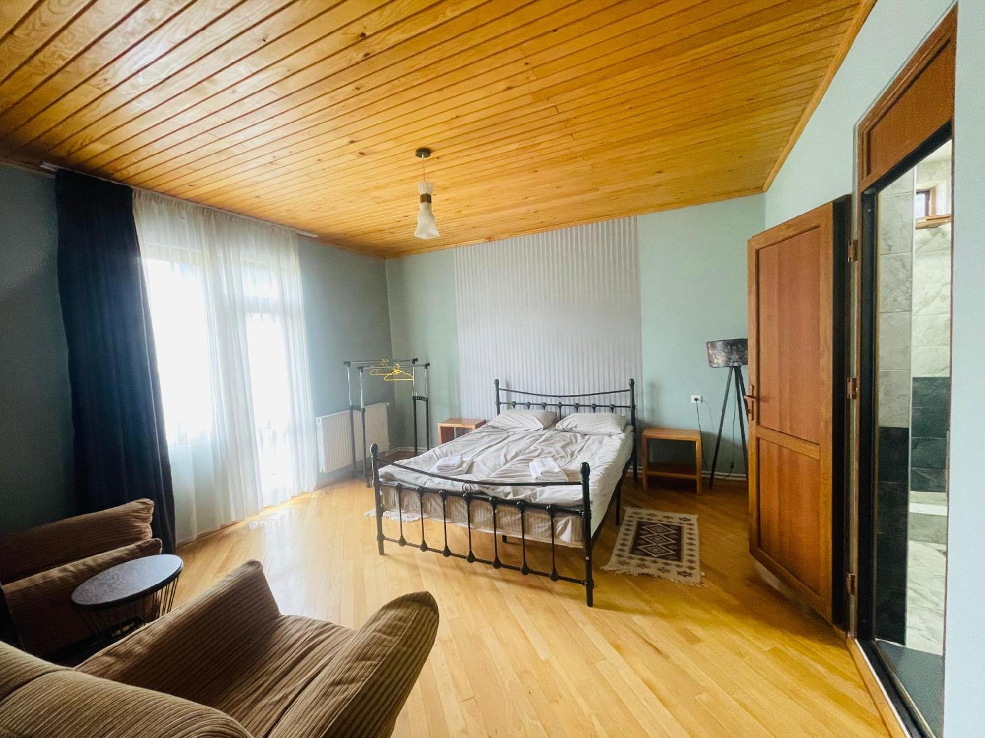 Manana Japaridze'S Guesthouse Mestia Exterior photo